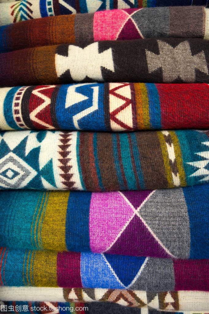 色彩斑斕的傳奇 探尋土著紡織品的藝術魅力與商業(yè)價值